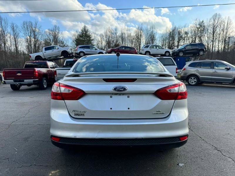 Used 2014 Ford Focus SE w/ SE Sport Package image 6