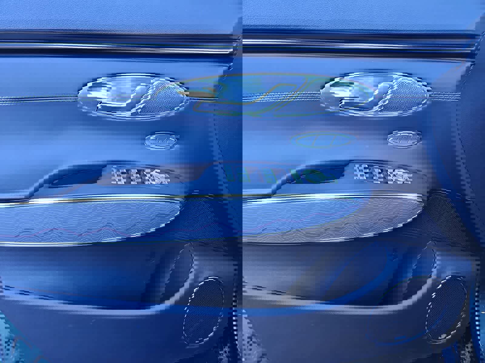 Used 2022 Genesis GV70 2.5T w/ Advanced Package AWD/4WD image 27