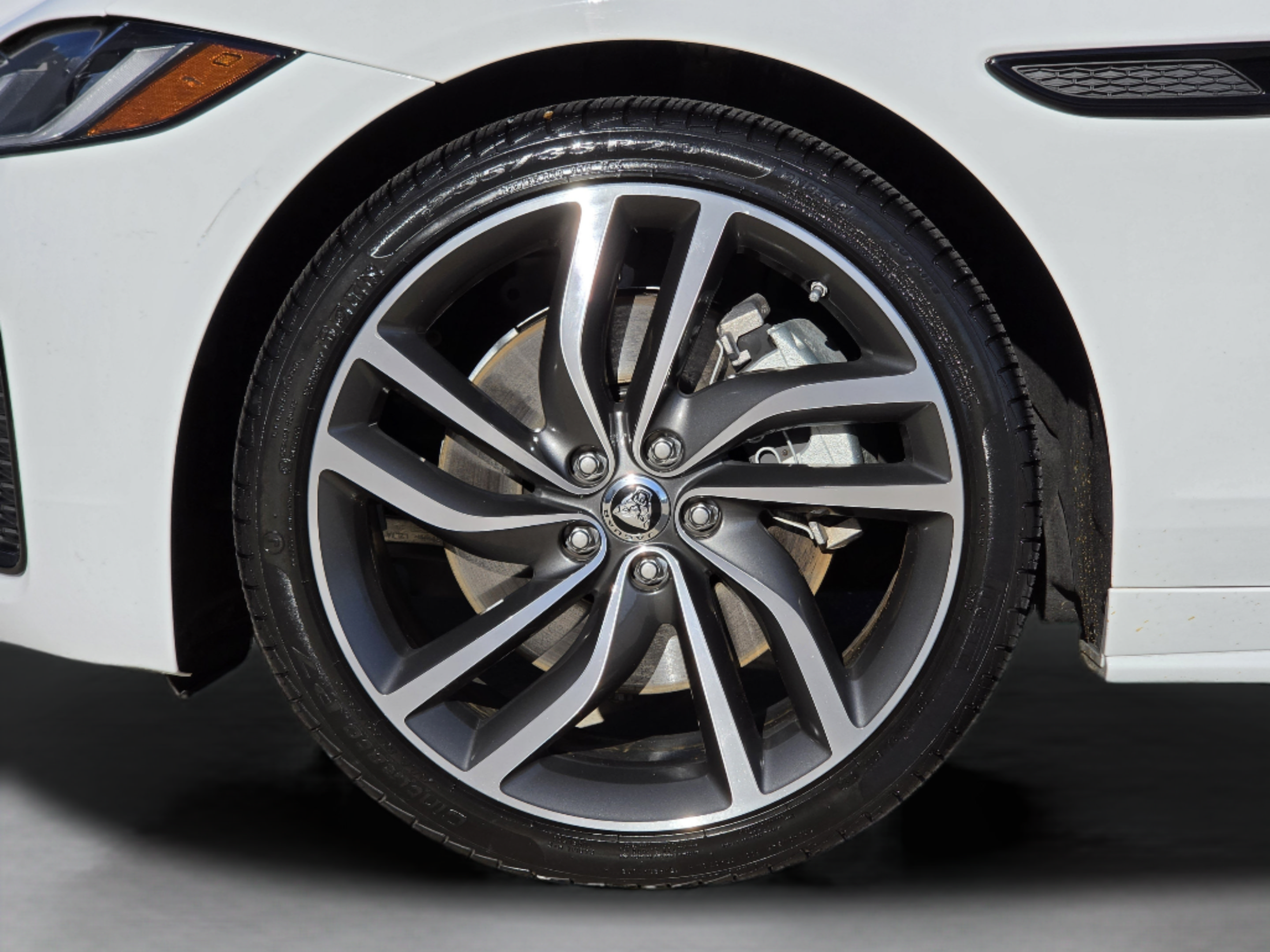 Certified 2024 Jaguar XF R-Dynamic SE AWD/4WD image 35