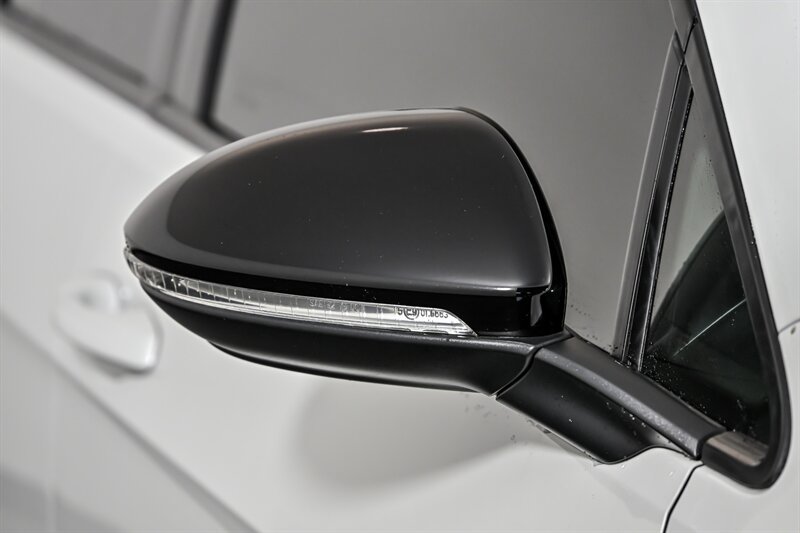 Used 2019 Volkswagen Golf R 4-Door AWD/4WD image 5