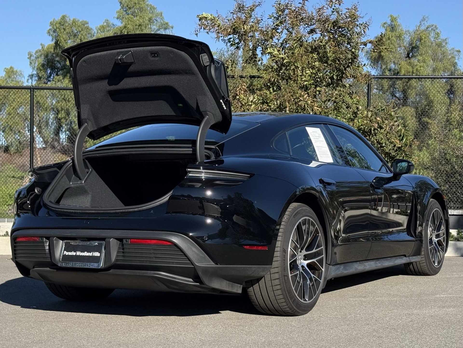 Used 2025 Porsche Taycan image 33