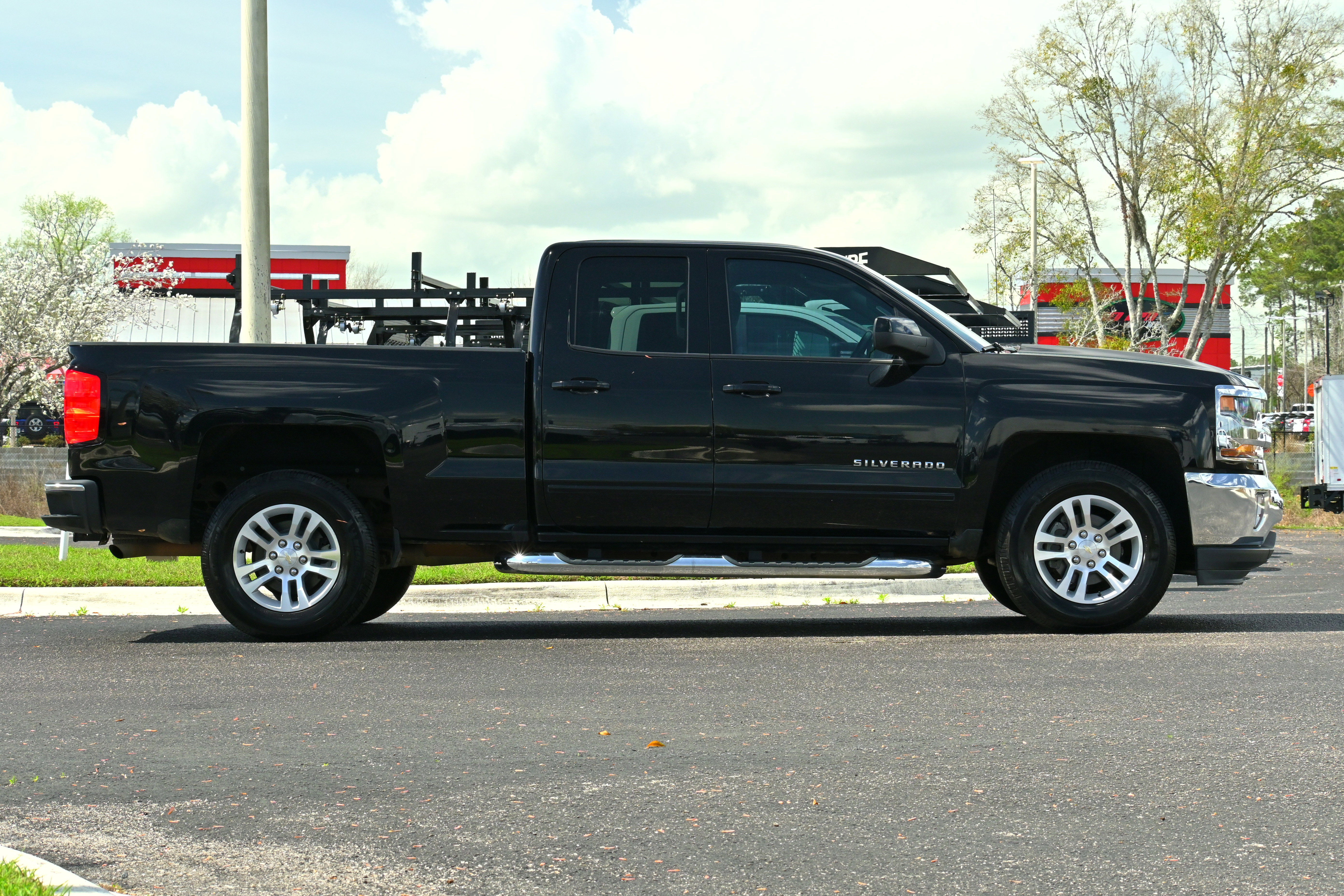 Used 2018 Chevrolet Silverado 1500 LT w/ All Star Edition image 6