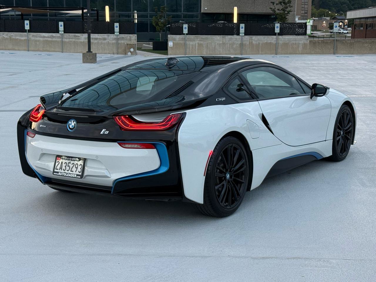 Used 2019 BMW i8 Coupe AWD/4WD image 23