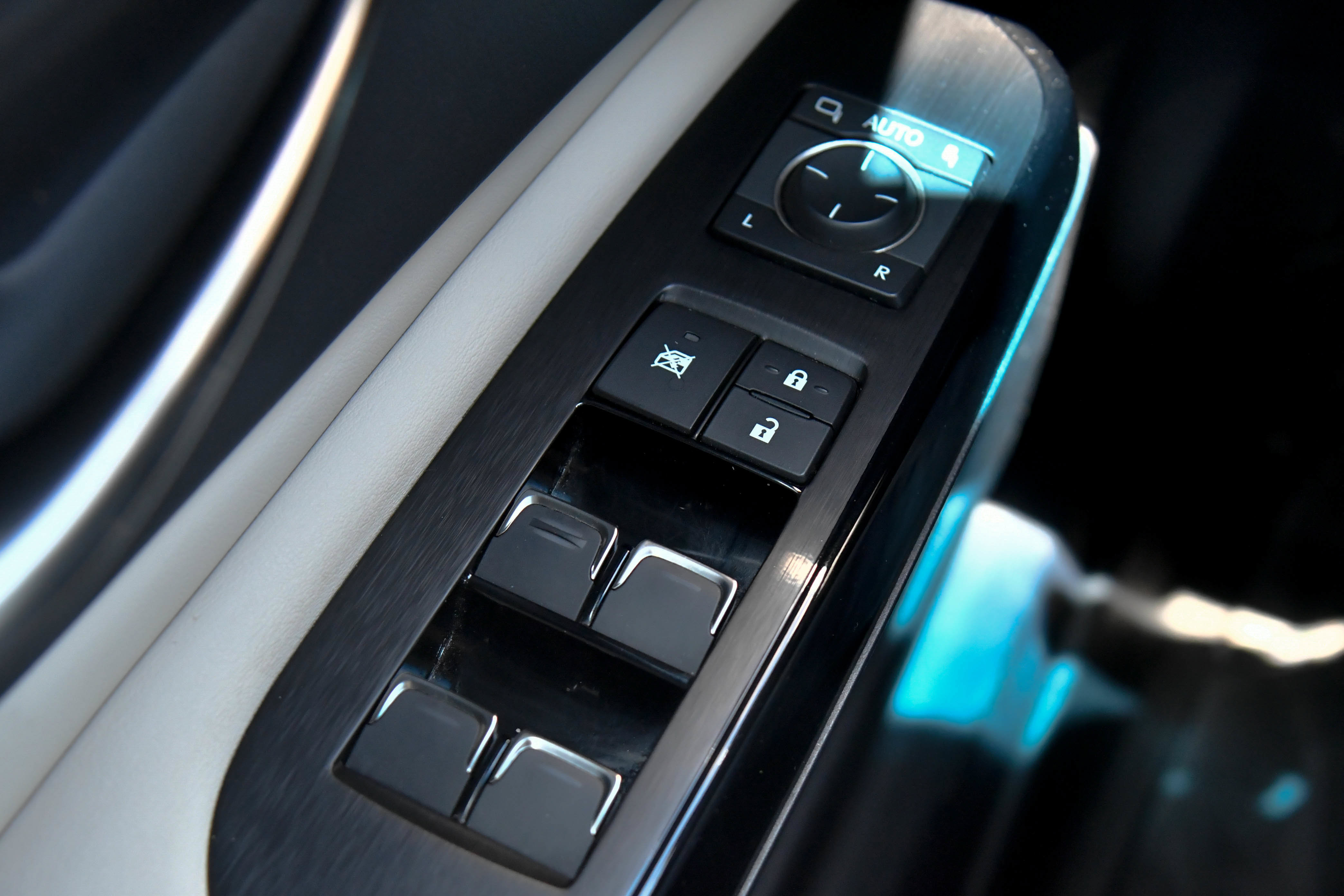 Used 2023 Lexus ES 300h w/ Premium Package FWD image 39
