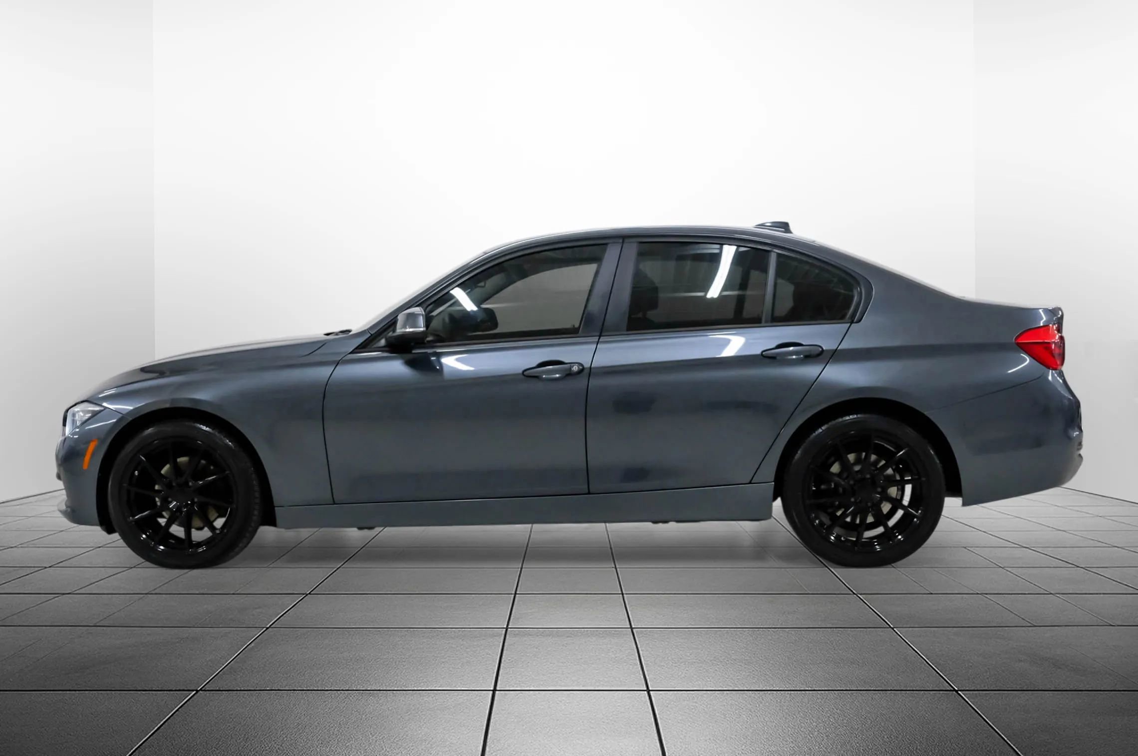 Used 2016 BMW 320i xDrive Sedan AWD/4WD image 11