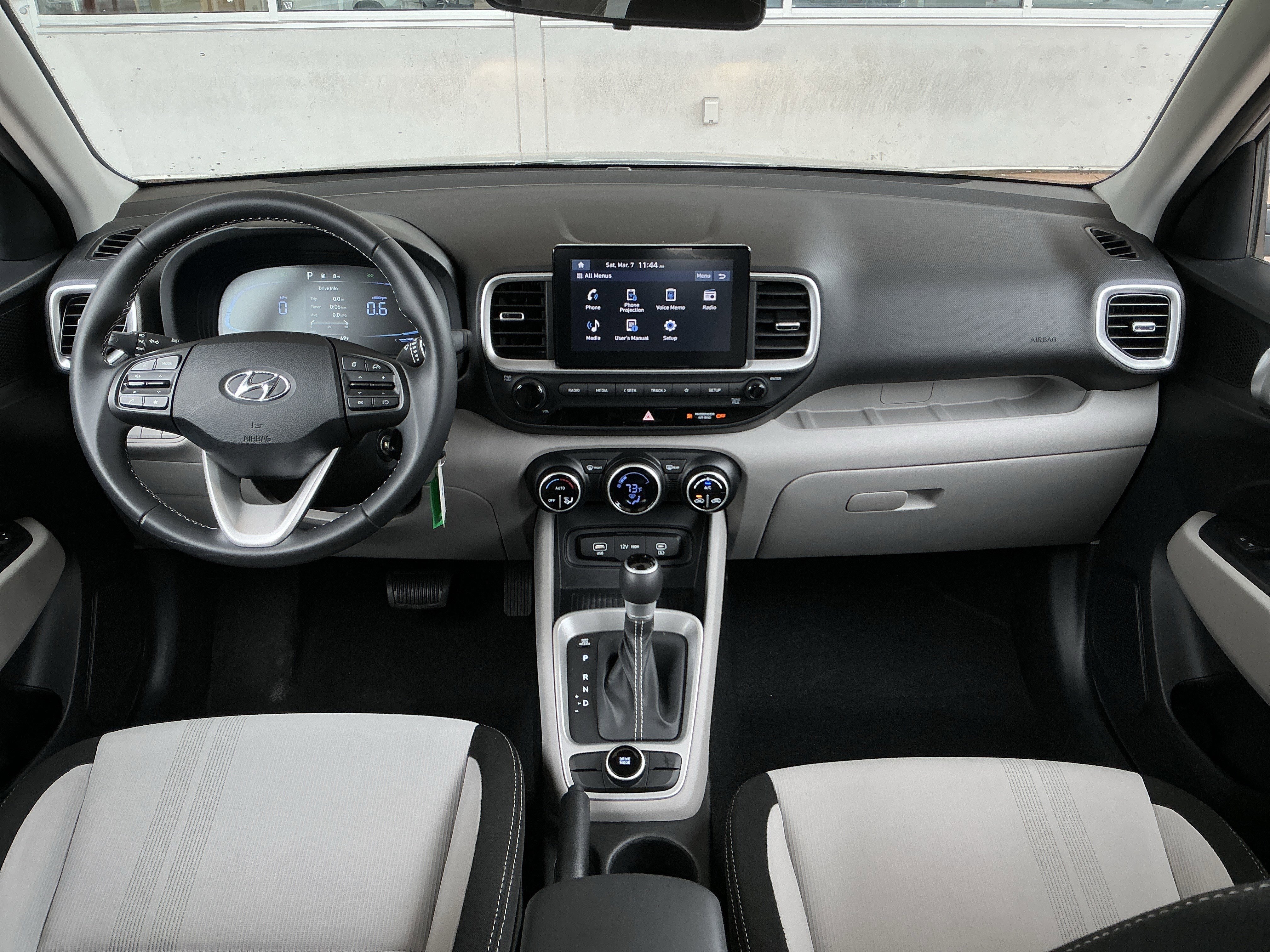 Used 2023 Hyundai Venue SEL image 4