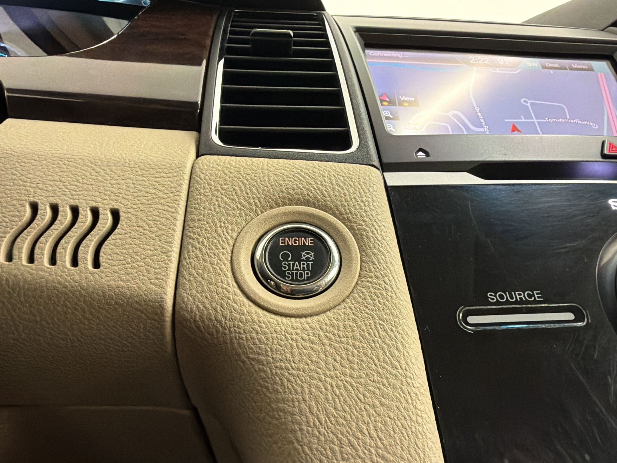 Used 2013 Ford Taurus Limited FWD image 16