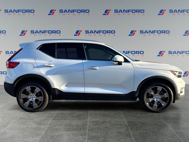 Used 2022 Volvo XC40 T5 Inscription w/ Climate Package image 6