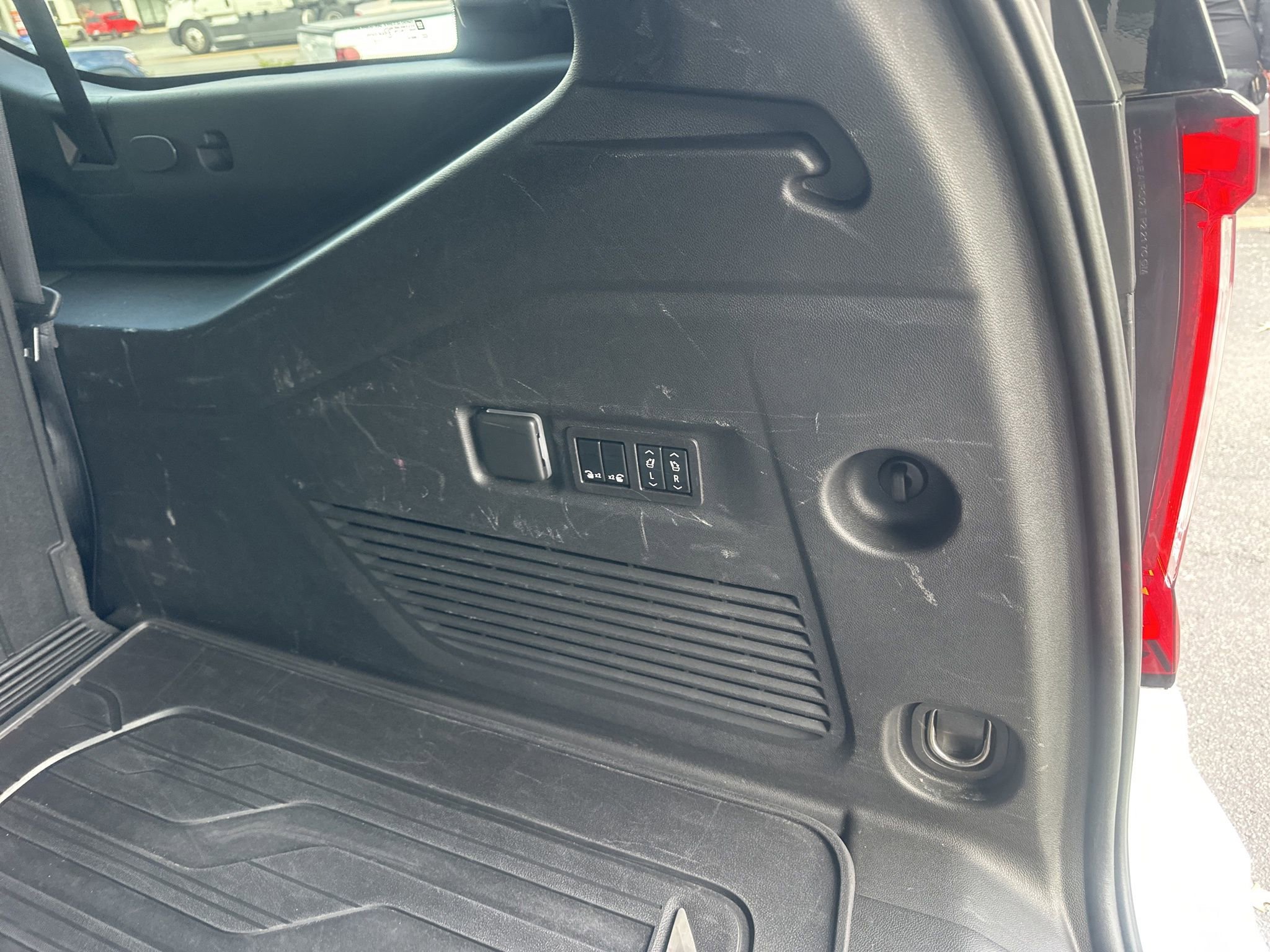 Used 2023 GMC Yukon XL Denali w/ Advanced Technology Package image 20