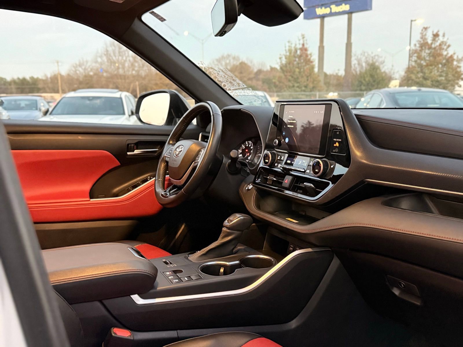 Used 2023 Toyota Highlander XSE image 26