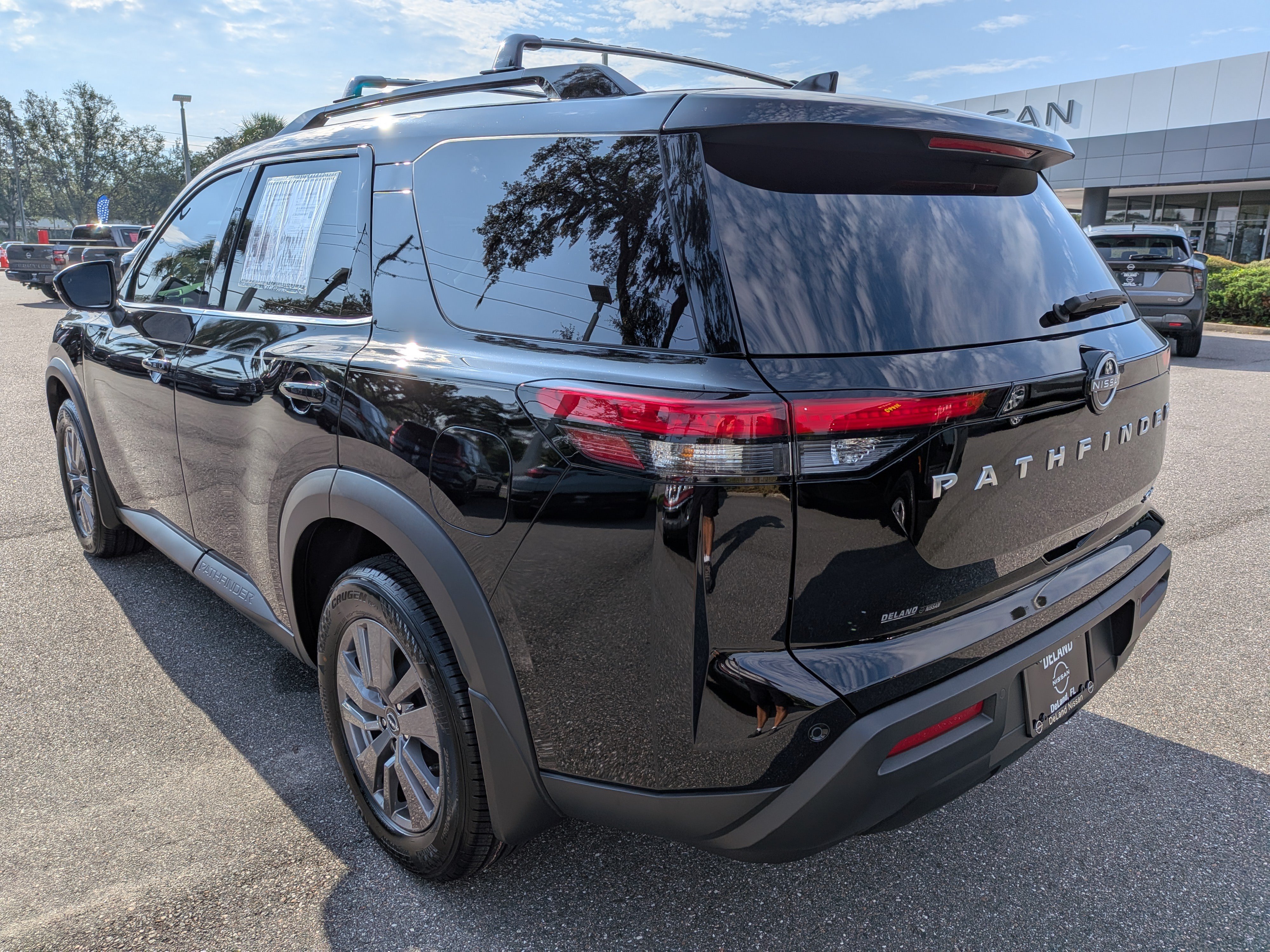 Certified 2024 Nissan Pathfinder SV FWD image 6