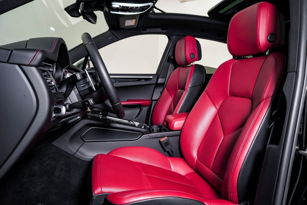 Certified 2023 Porsche Macan Turbo image 5