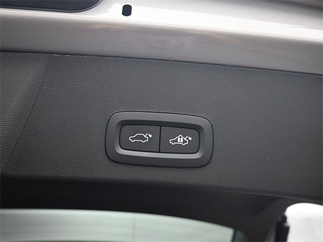 Used 2024 Volvo XC40 B5 Plus w/ Climate Package image 31