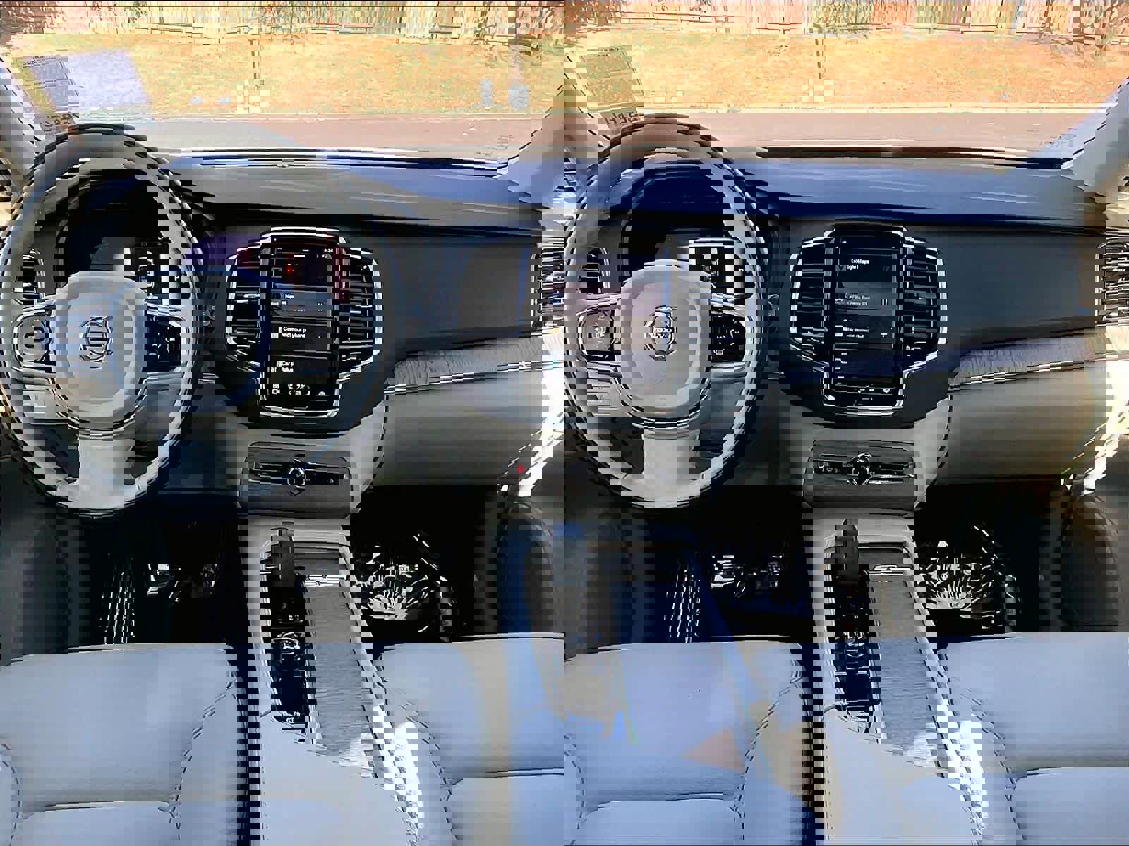 Used 2023 Volvo XC90 T8 Plus w/ Protection Package Premier image 17