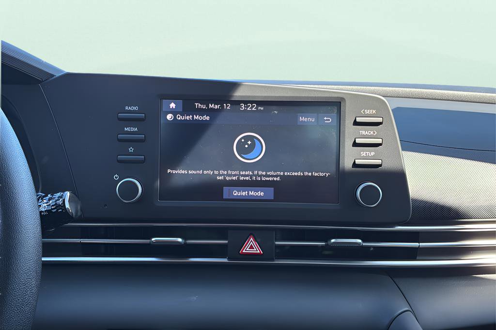 Certified 2025 Hyundai Elantra SE image 30