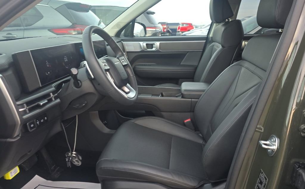 Used 2025 Hyundai Santa Fe SEL image 2