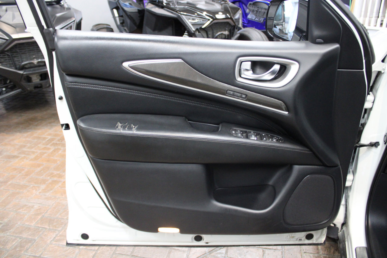 Used 2019 INFINITI QX60 Luxe w/ Essential Package image 16