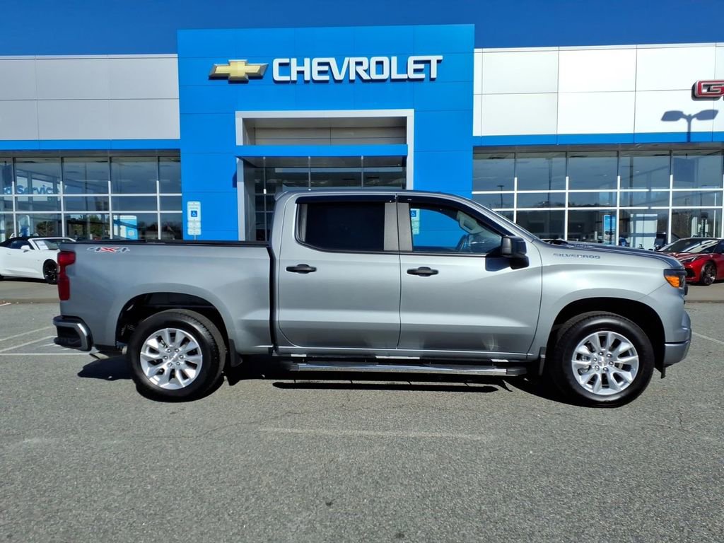 Used 2026 Chevrolet Silverado 1500 Custom image 2
