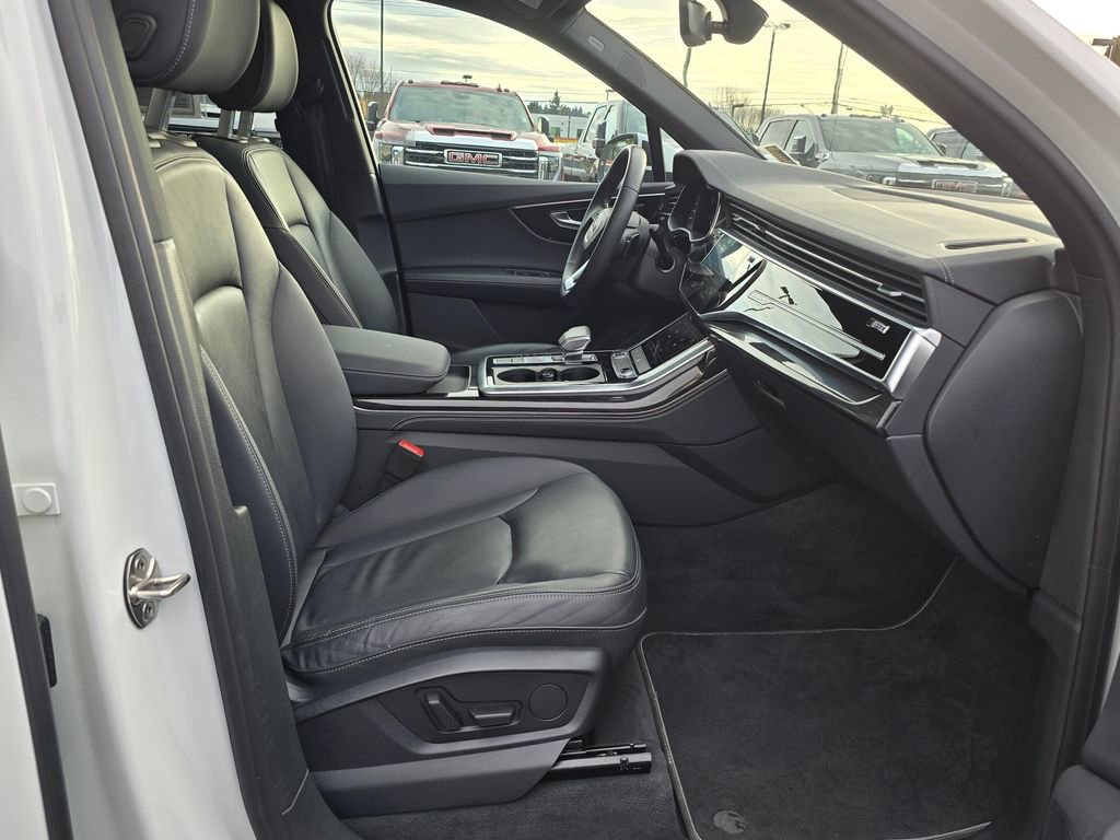Used 2025 Audi Q7 3.0T Premium Plus image 11
