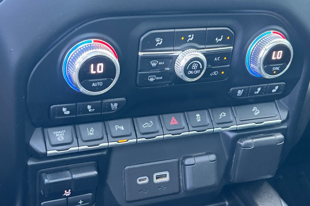 Used 2022 GMC Sierra 3500 SLT w/ SLT Preferred Package image 17