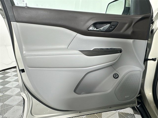 Used 2017 GMC Acadia SLT image 13