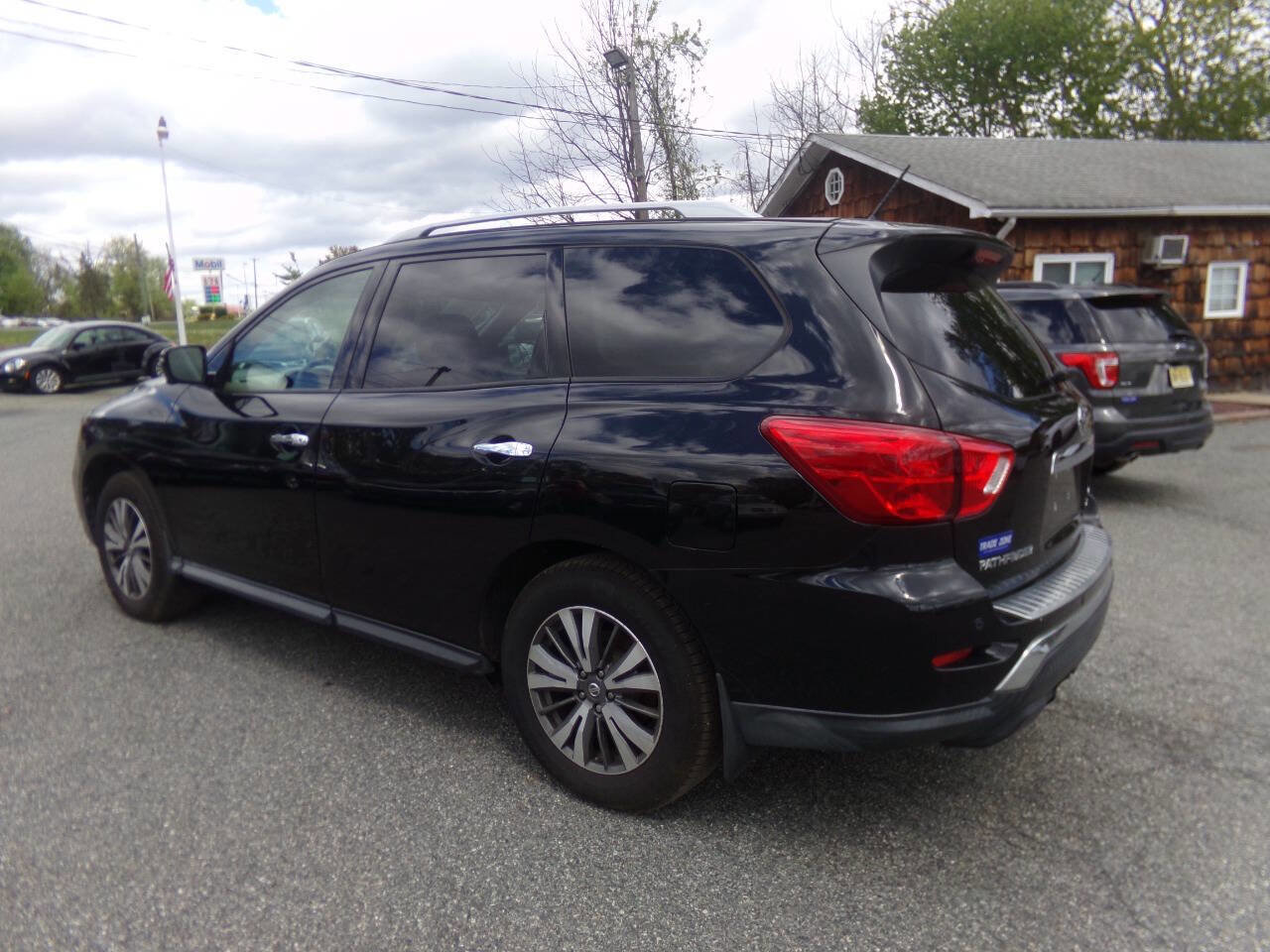 Used 2017 Nissan Pathfinder SL w/ SL Premium Package AWD/4WD image 11