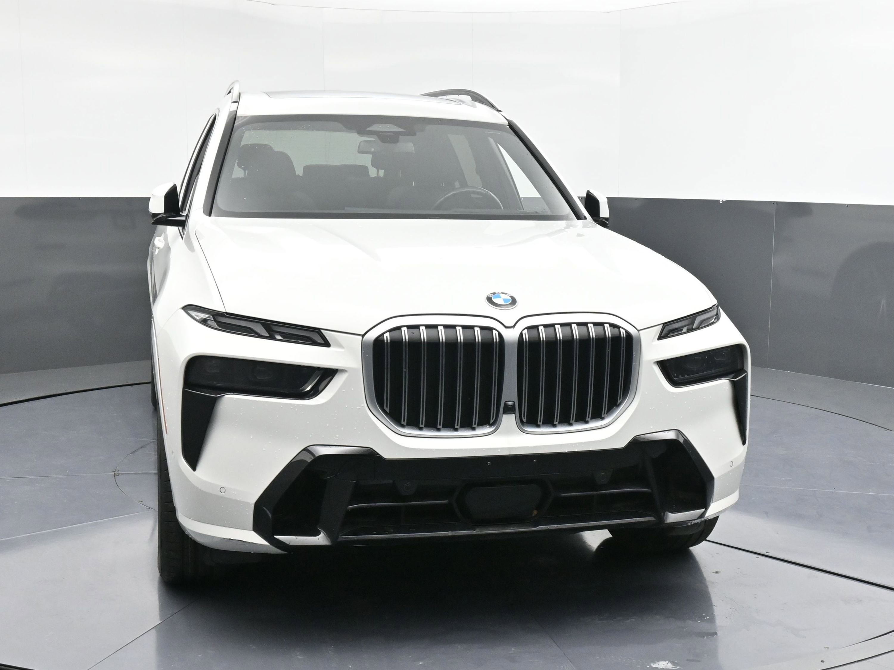 Used 2024 BMW X7 xDrive40i w/ M Sport Package image 2