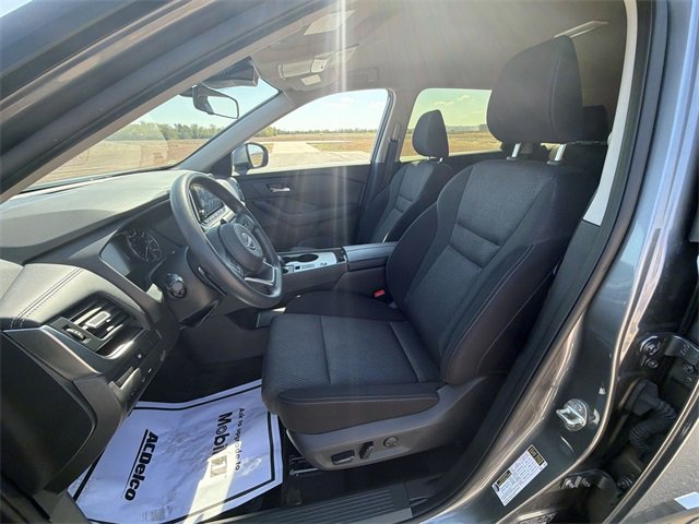 Used 2024 Nissan Rogue SV image 18