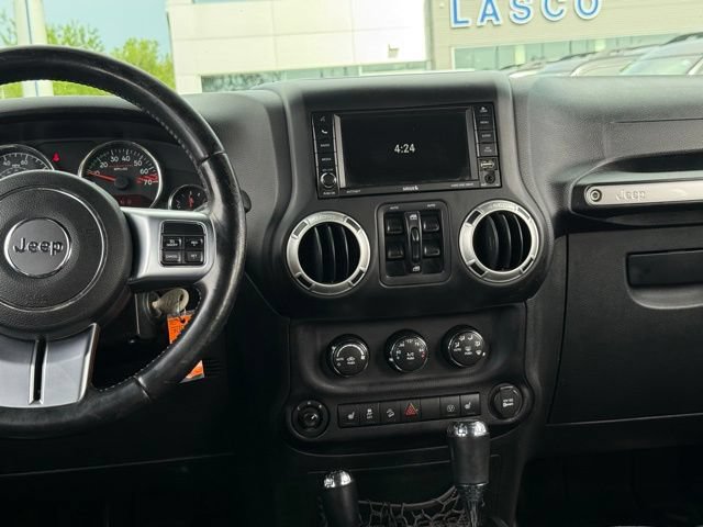 Used 2016 Jeep Wrangler Unlimited Rubicon AWD/4WD image 22