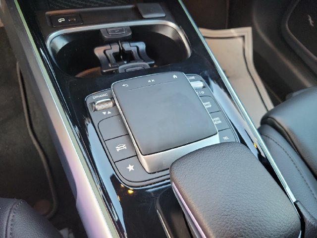 Used 2022 Mercedes-Benz GLB 250 4MATIC image 23