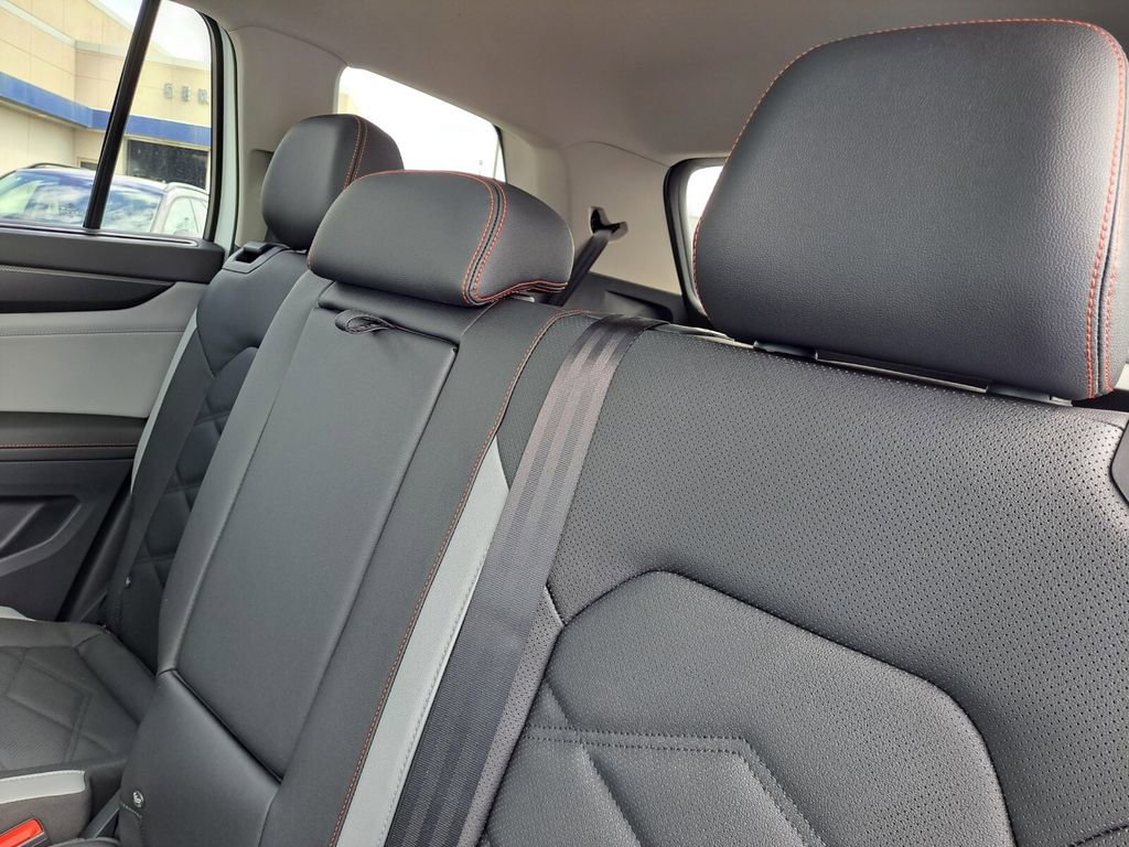 New 2025 Volkswagen Atlas Peak Edition SE image 21
