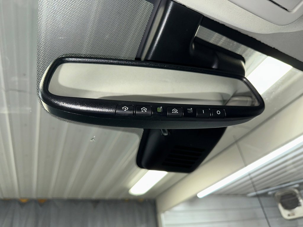 Used 2021 Nissan Titan SL w/ Moonroof Package image 16