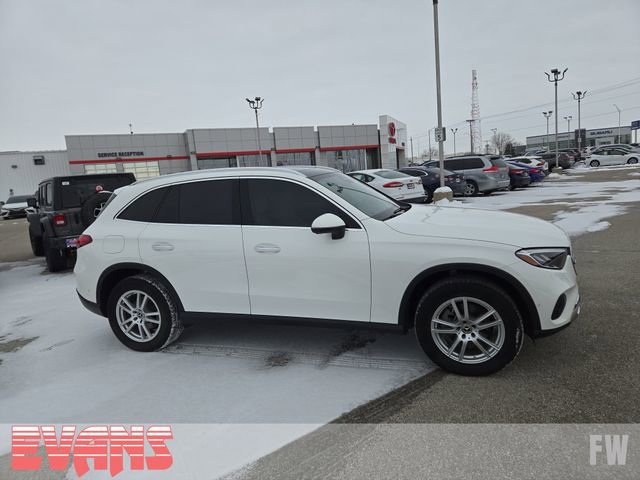 Used 2023 Mercedes-Benz GLC 300 4MATIC image 2