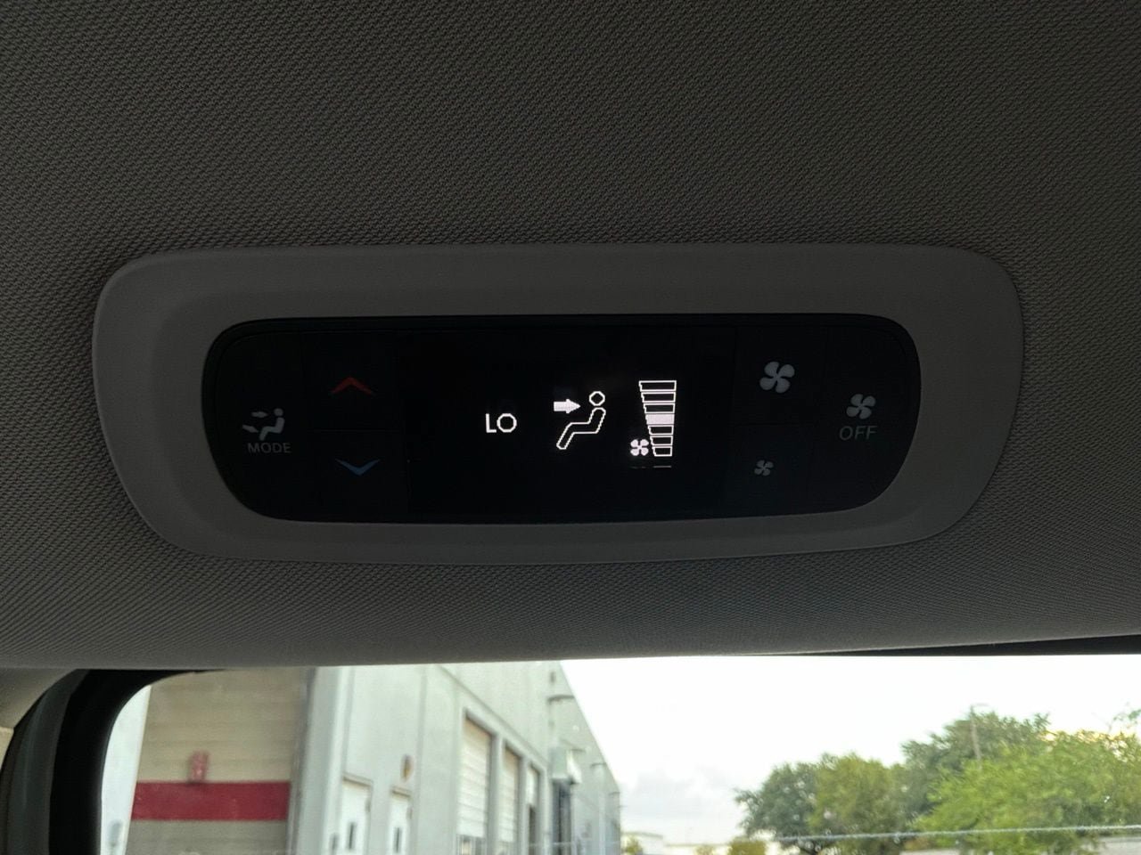 Used 2023 Chrysler Voyager LX FWD image 13