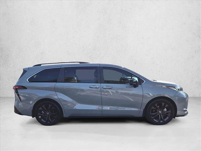 Used 2024 Toyota Sienna XSE FWD image 4