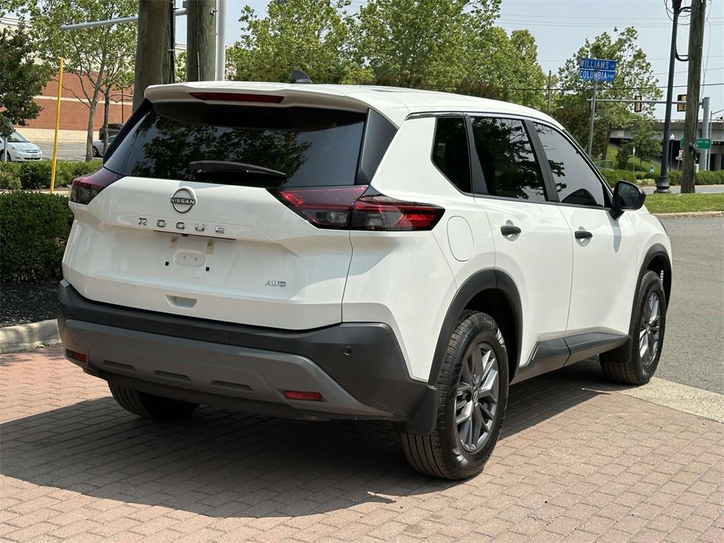 Used 2022 Nissan Rogue S image 3