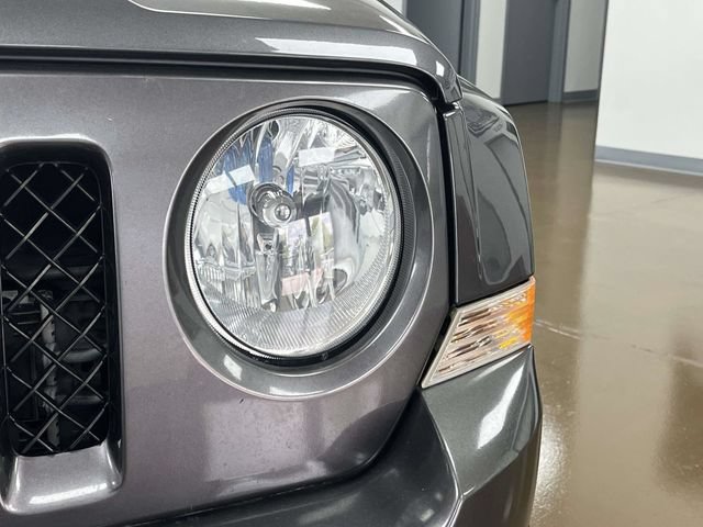 Used 2016 Jeep Patriot Latitude FWD image 11