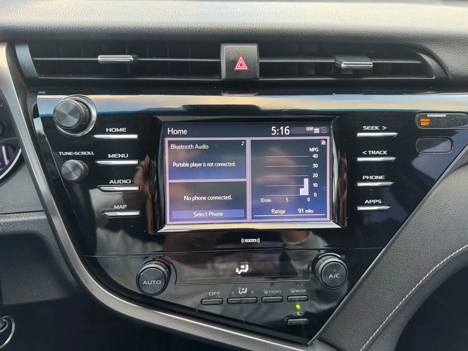 Used 2020 Toyota Camry SE image 19