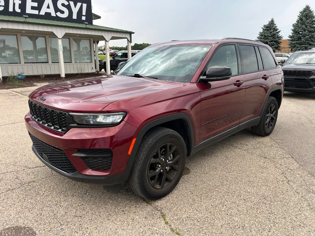 Used 2024 Jeep Grand Cherokee Altitude AWD/4WD image 5