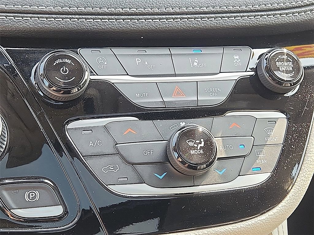 Used 2023 Chrysler Pacifica Limited image 18