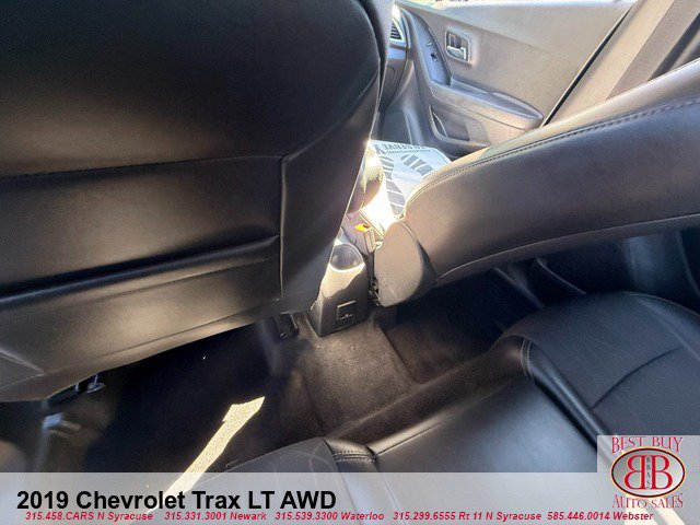 Used 2019 Chevrolet Trax LT w/ LT Convenience Package AWD/4WD image 13