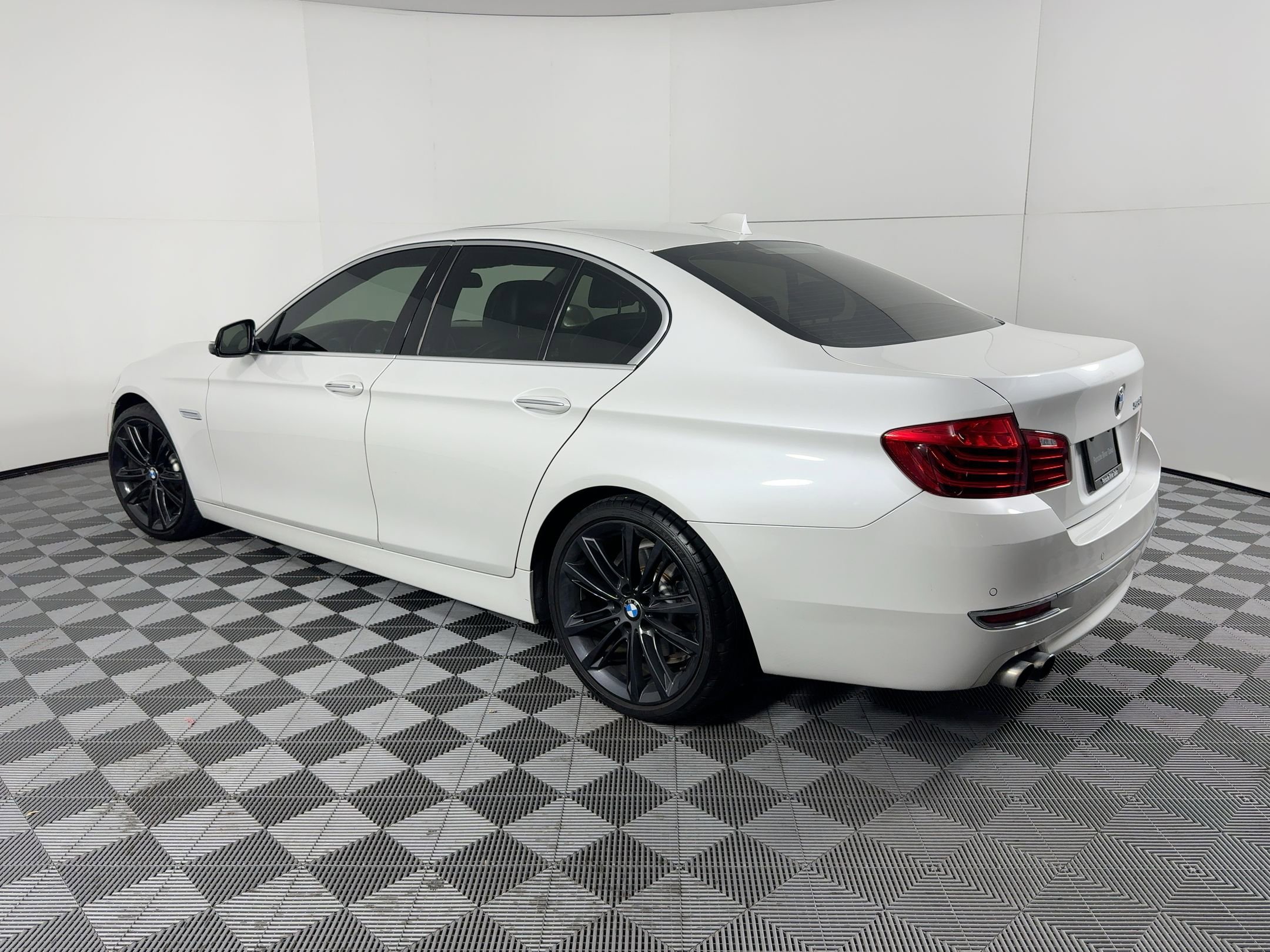 Used 2016 BMW 528i Sedan image 3