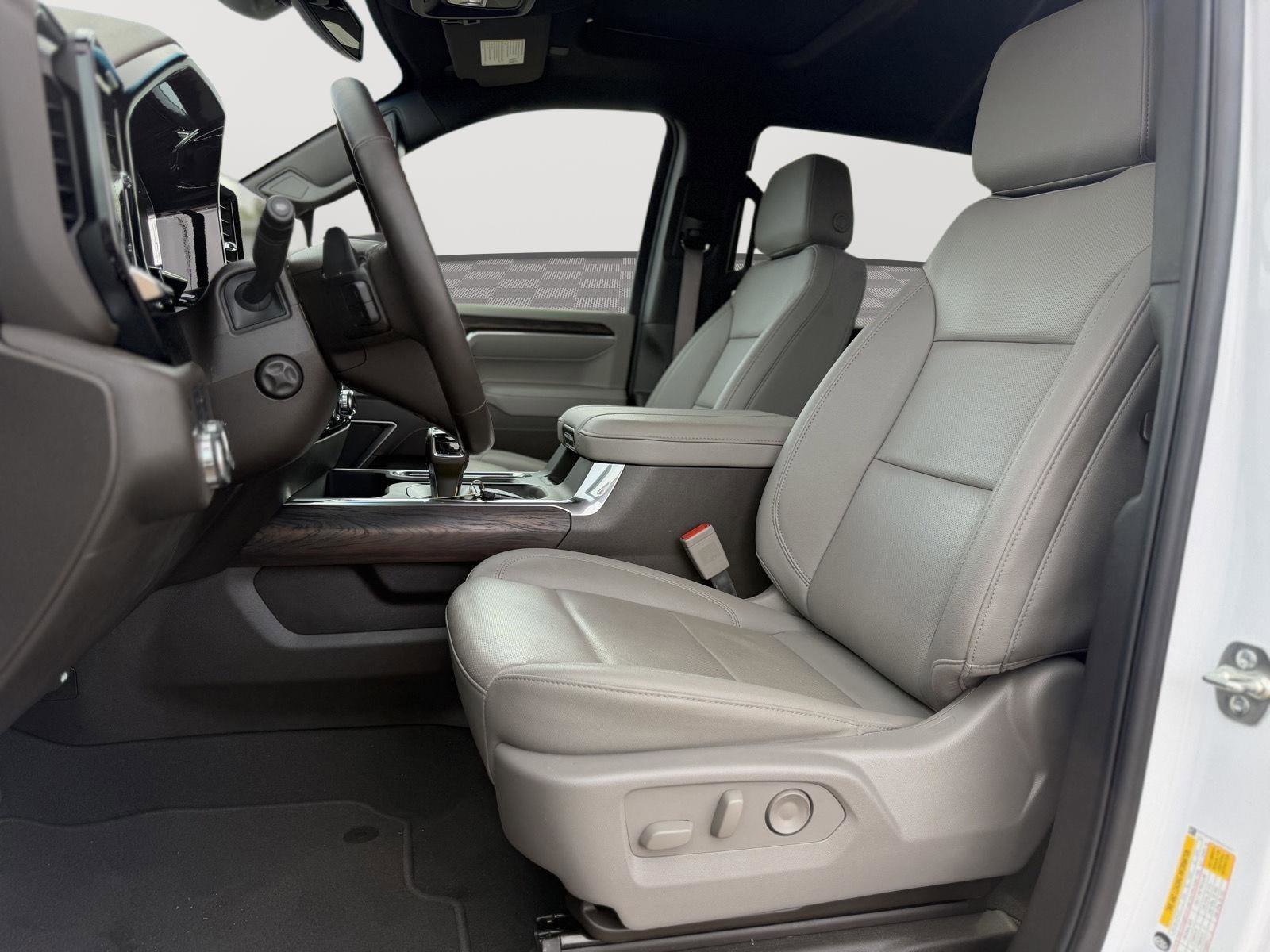 Used 2025 GMC Sierra 1500 SLT image 10