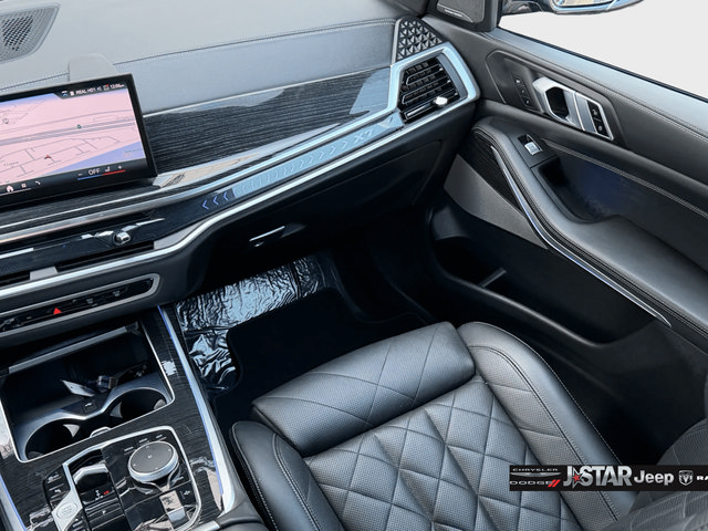 Used 2025 BMW X7 xDrive40i w/ M Sport Package AWD/4WD image 17