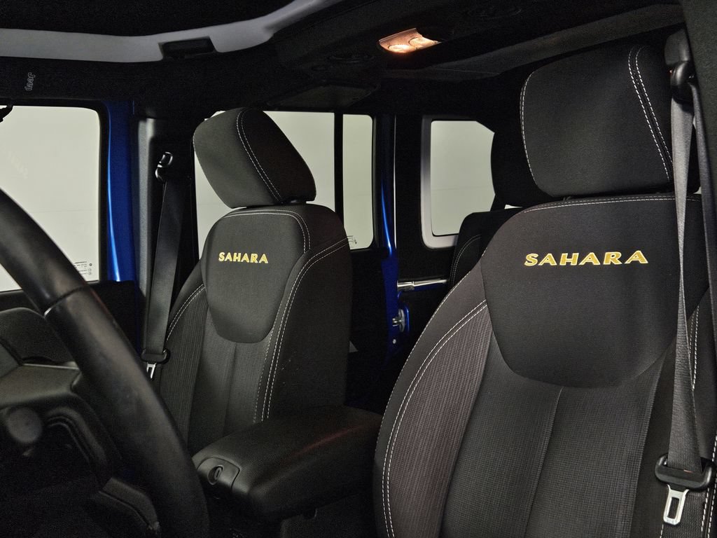 Used 2015 Jeep Wrangler Unlimited Sahara w/ Dual Top Group AWD/4WD image 23