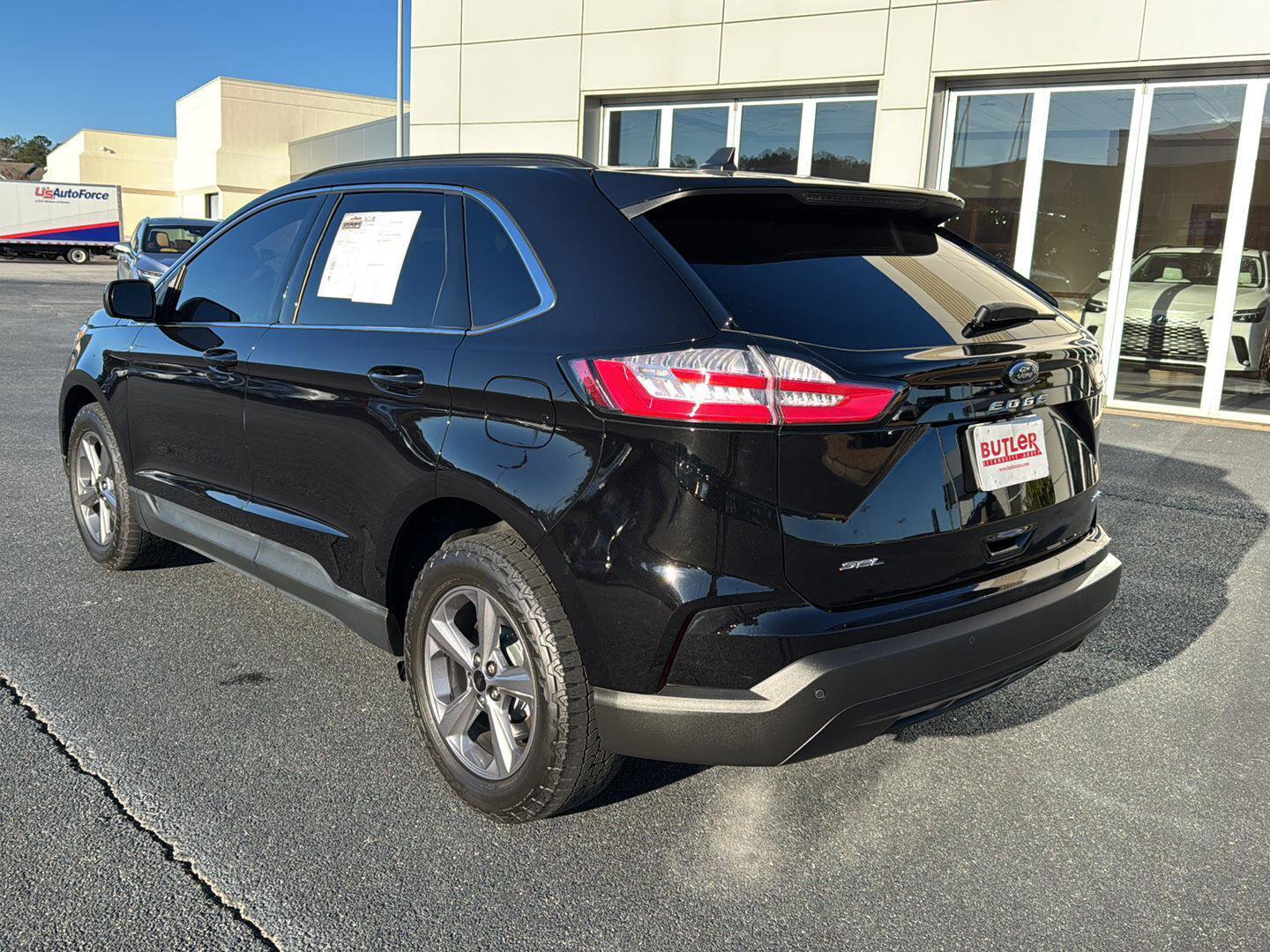 Used 2022 Ford Edge SEL w/ Sport Appearance Package image 3