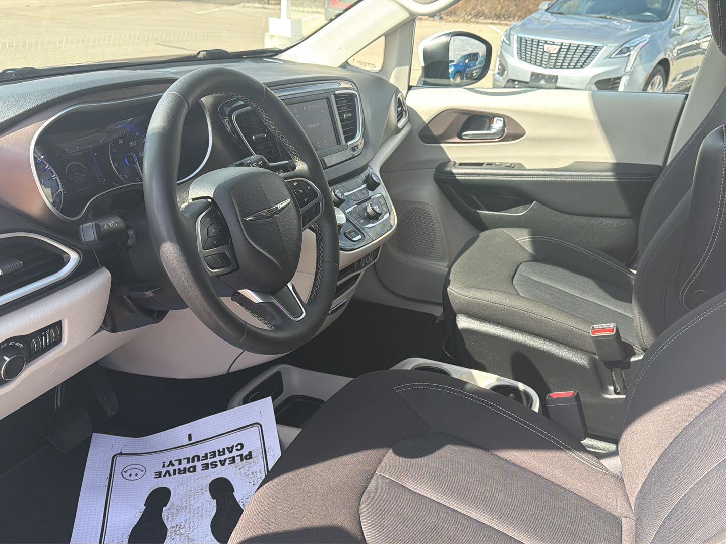 Used 2023 Chrysler Voyager LX image 13