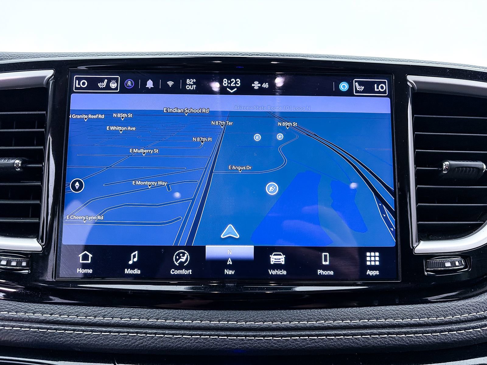 Used 2024 Chrysler Pacifica Limited FWD image 4