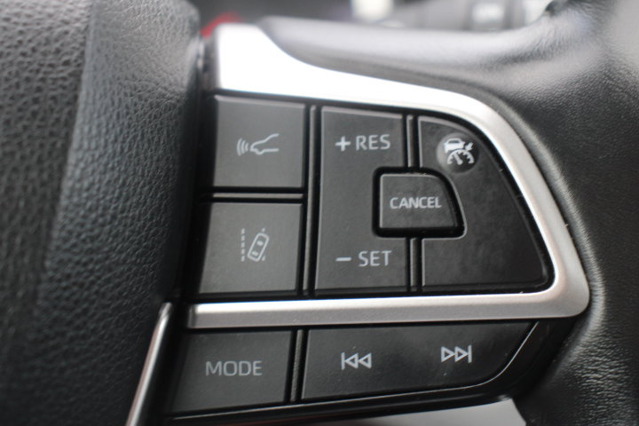 Used 2022 Toyota Highlander LE AWD/4WD image 25