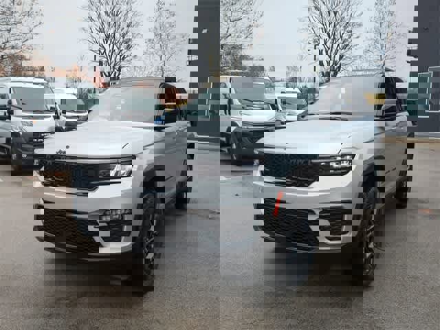 New 2025 Jeep Grand Cherokee Limited image 11